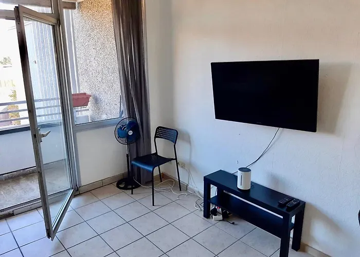 With Balcony, Appartement Neuss