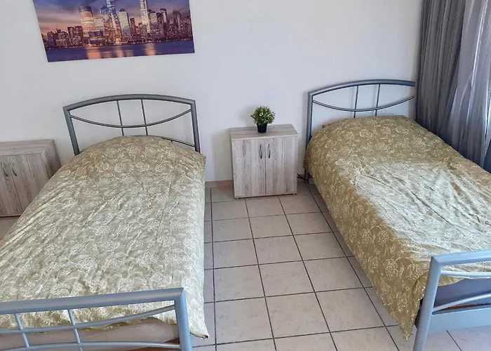 With Balcony, Lejlighed *